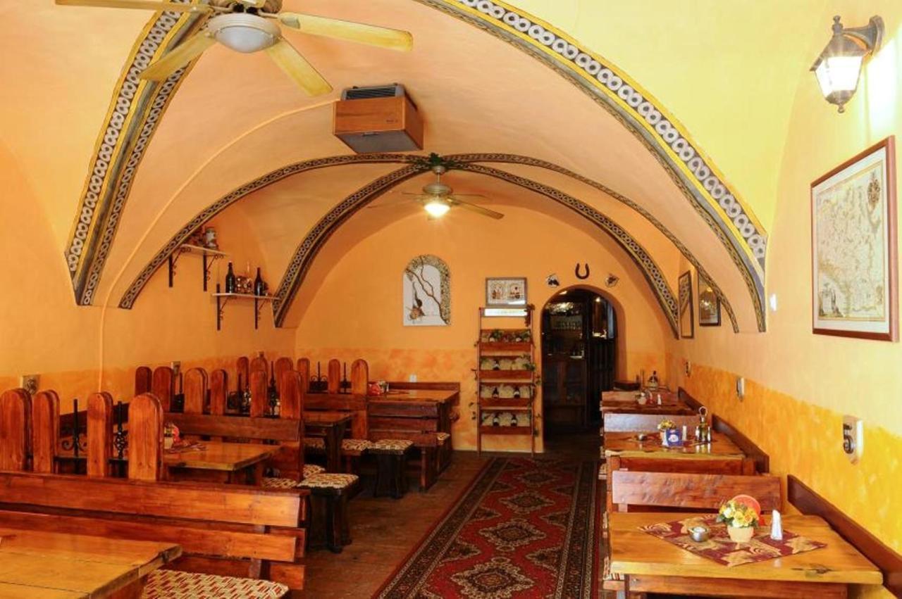 Mini Hotel Abraka & Apartments Чески-Крумлов Экстерьер фото