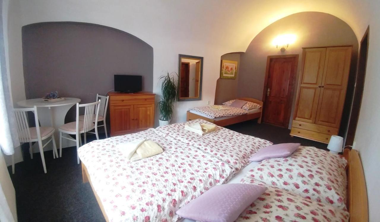 Mini Hotel Abraka & Apartments Чески-Крумлов Экстерьер фото
