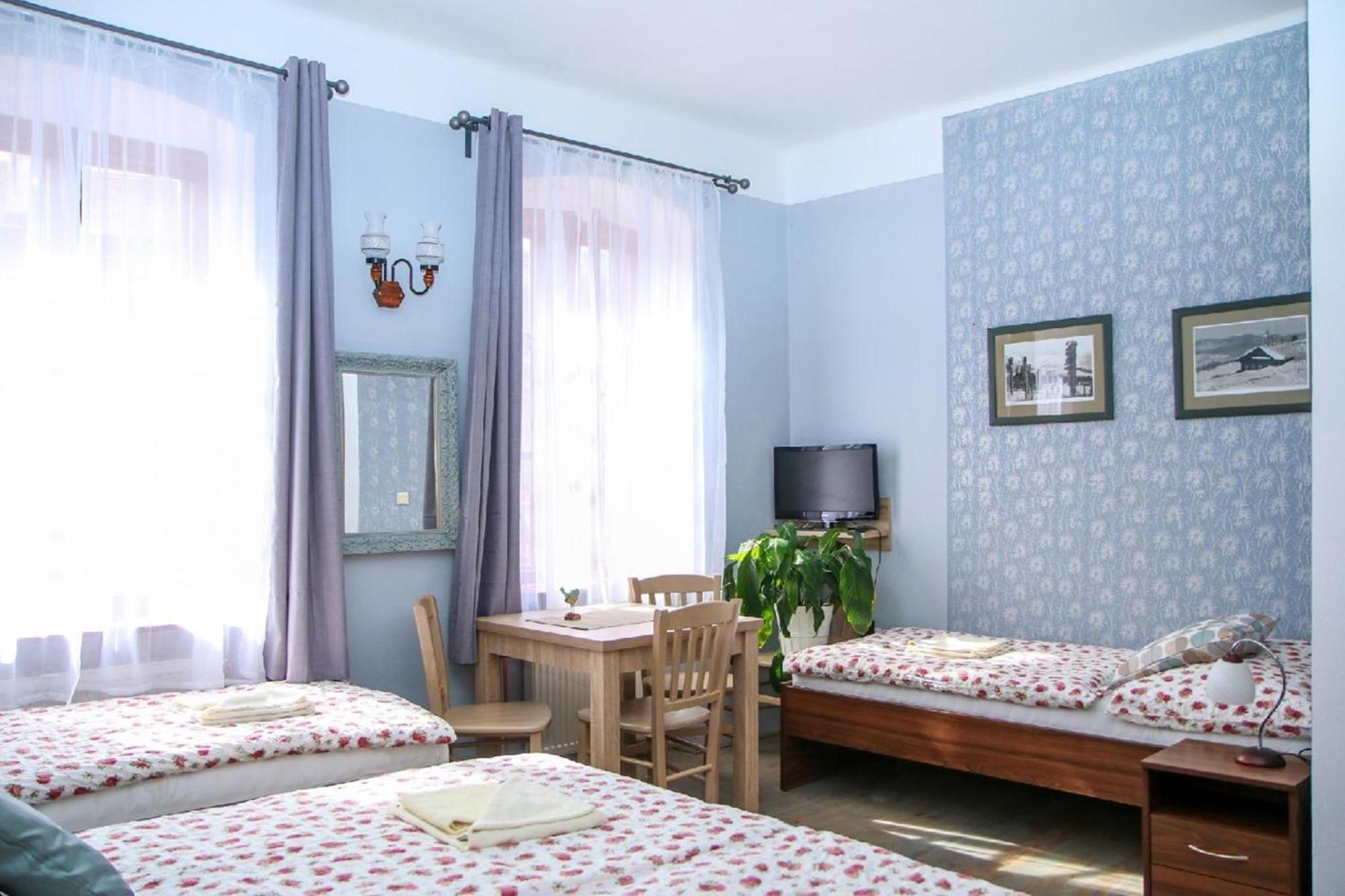 Mini Hotel Abraka & Apartments Чески-Крумлов Экстерьер фото