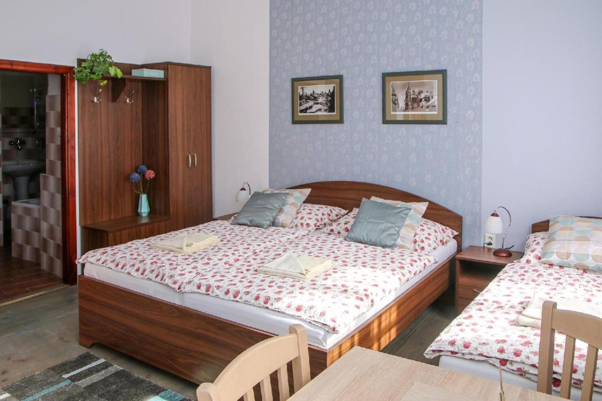 Mini Hotel Abraka & Apartments Чески-Крумлов Экстерьер фото