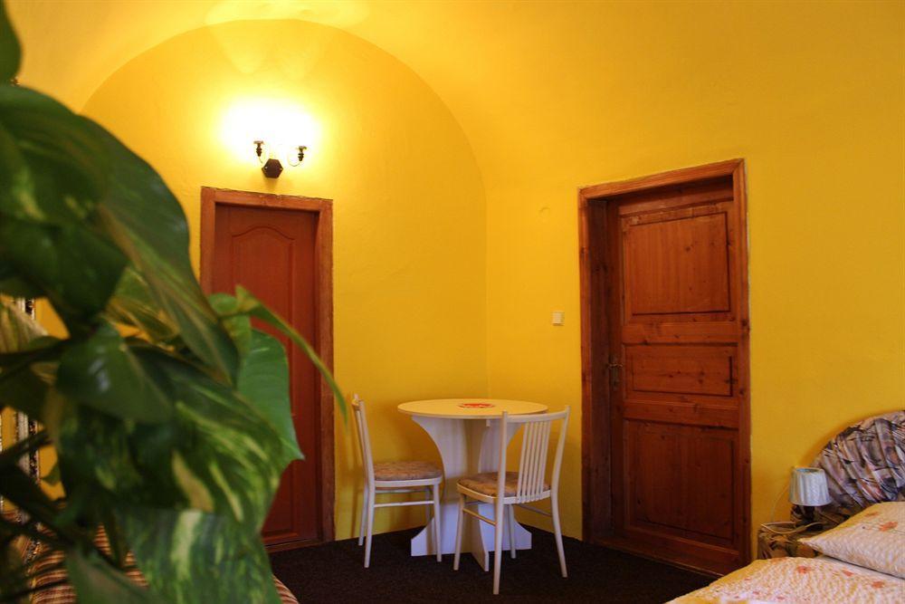 Mini Hotel Abraka & Apartments Чески-Крумлов Экстерьер фото