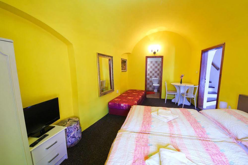 Mini Hotel Abraka & Apartments Чески-Крумлов Экстерьер фото